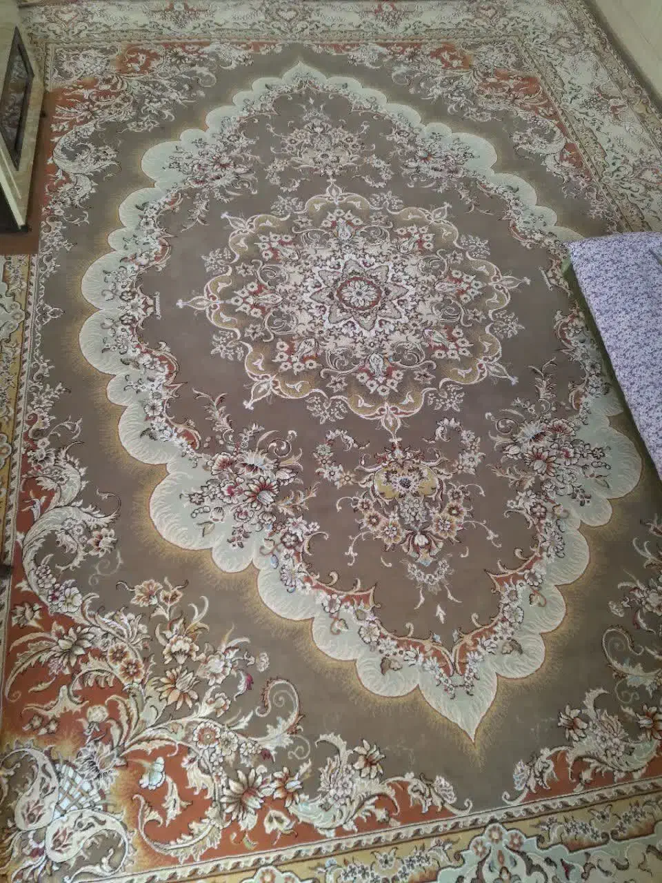 فرش زمینه گردویی گرم|فرش|فلاورجان, |دیوار