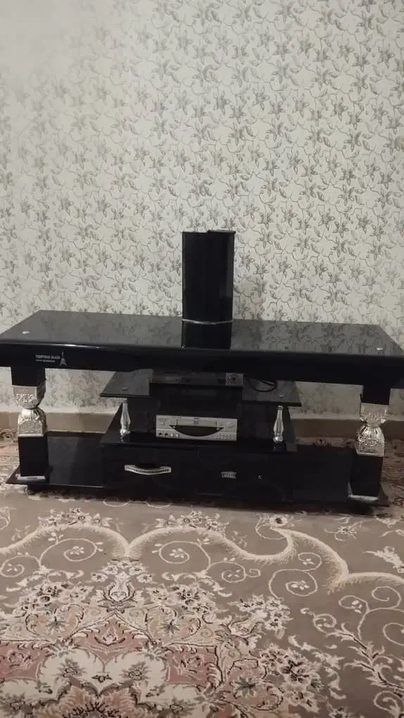 قالی و میز تلویزیون تمیز|فرش|دزفول, |دیوار