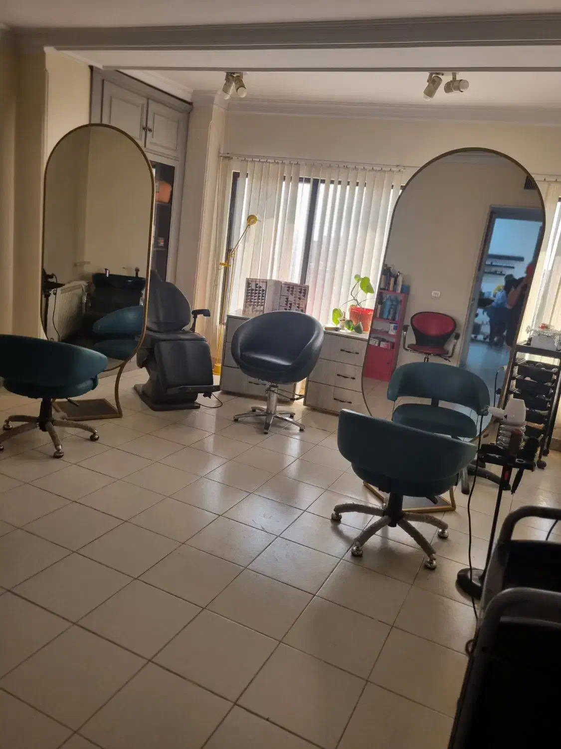 اتاق و میز ناخن برای اجاره قیمت توافقی|اجارهٔ دفتر کار، اتاق اداری، مطب|کرج, چهارصد دستگاه|دیوار