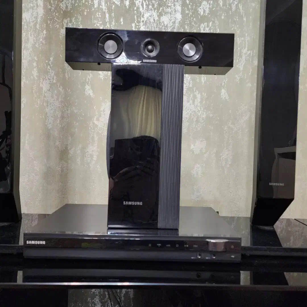 دی وی دی و میزتلوزیون|پخش‌کننده DVD و ویدیو|کرج, اصفهانی‌ها|دیوار