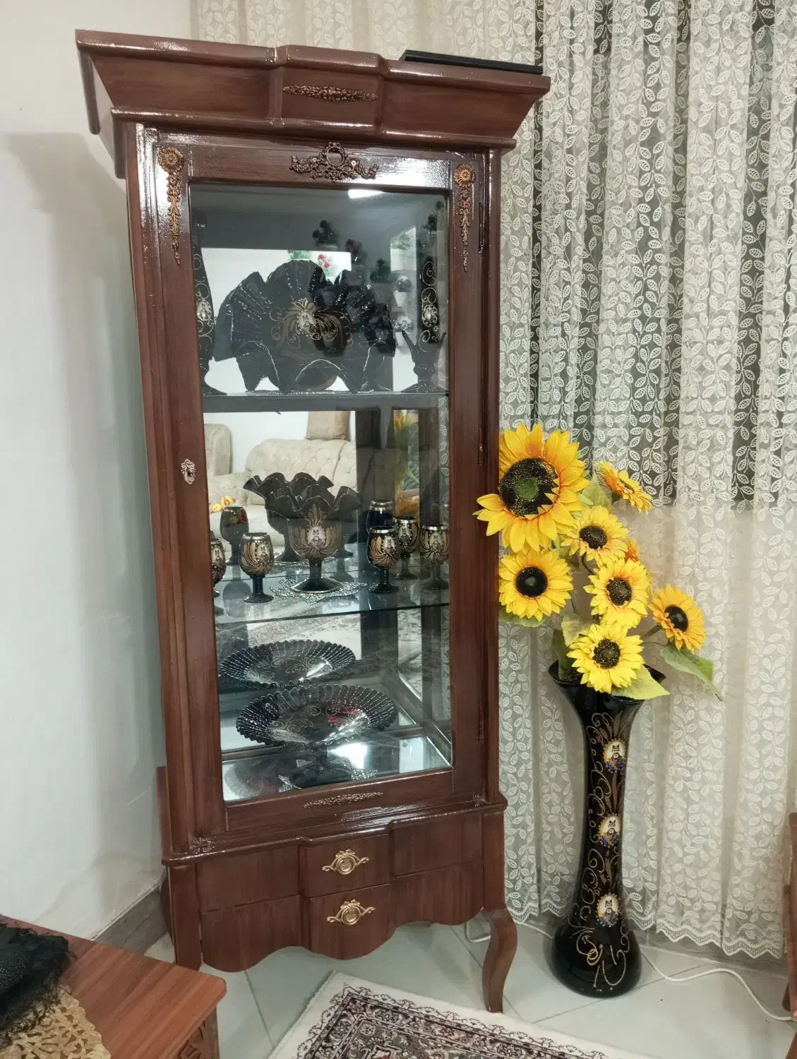 بوفه و وسایل داخلش وگلدان|بوفه، ویترین، کنسول|بیرجند, |دیوار