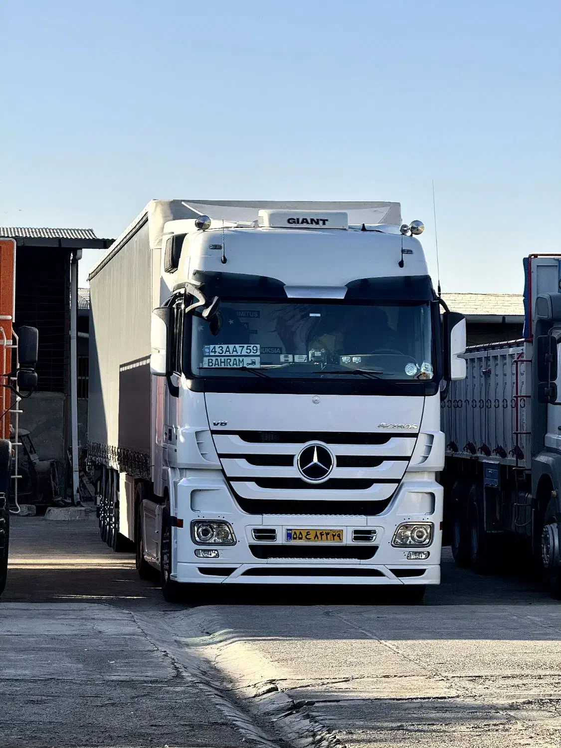 آکتروس ۱۸۵۱ در حد صفر|خودرو سنگین|ری, کارخانه سیمان|دیوار