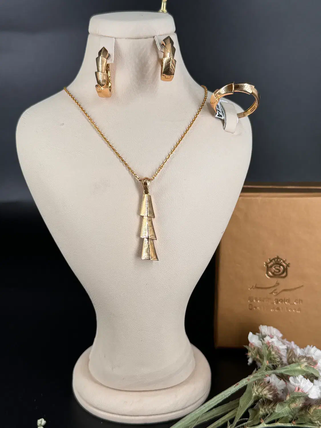 سریر طلا با طراحی خاص و قیمت استثنایی|جواهرات|سلفچگان, |دیوار