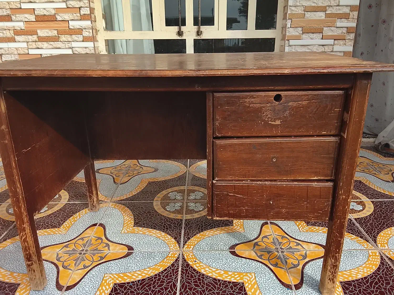 میز چوبی|میز تحریر و کامپیوتر|خانمیرزا, |دیوار