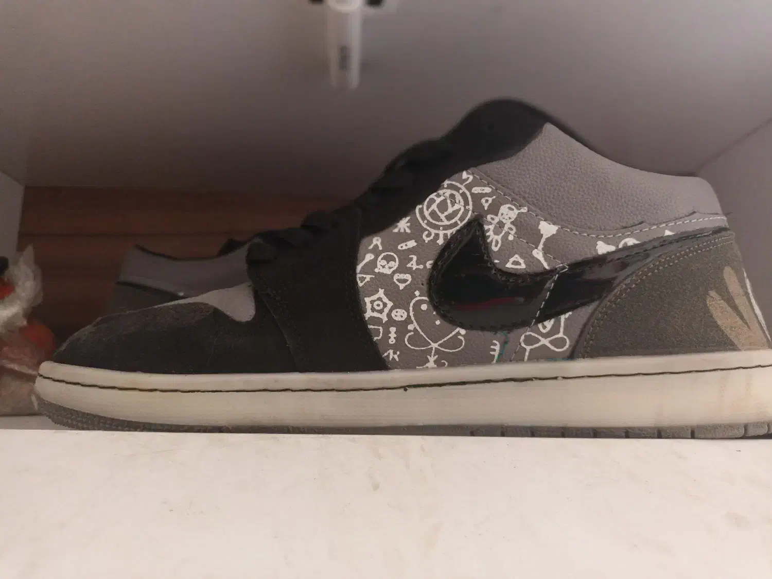 کفش|کیف، کفش، کمربند|صدرا-فارس, فاز ۱|دیوار