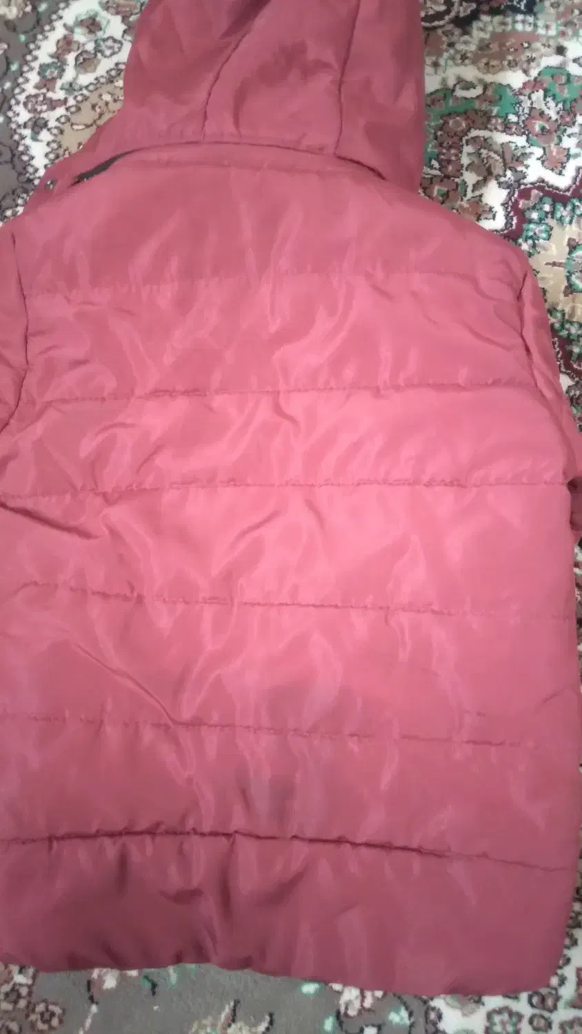 کاپشن|کفش و لباس بچه|قم, منبع آب|دیوار