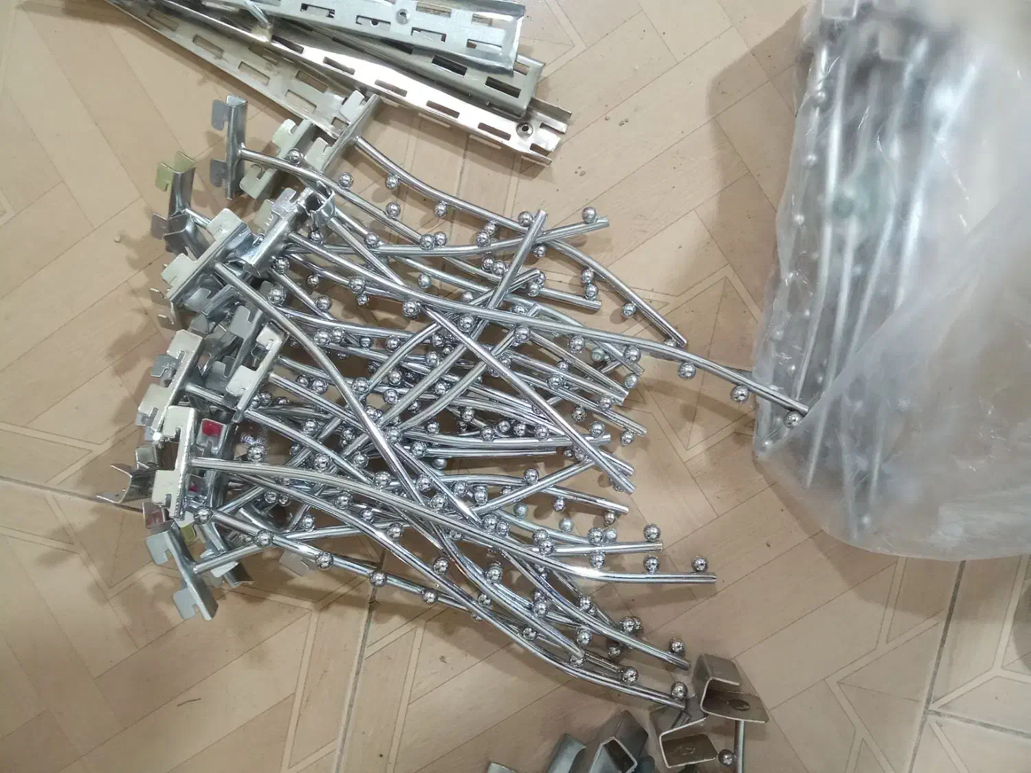 رگال،آویز|بندرخت و رخت‌آویز|سلماس, |دیوار