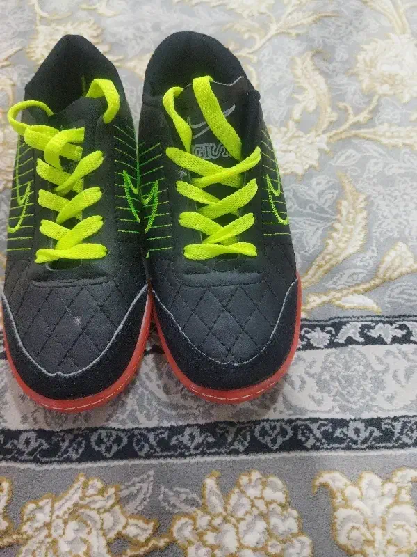 کفش فوتسالی سایز ۳۵ نو|کیف، کفش، کمربند|اصفهان, ناصرخسرو|دیوار