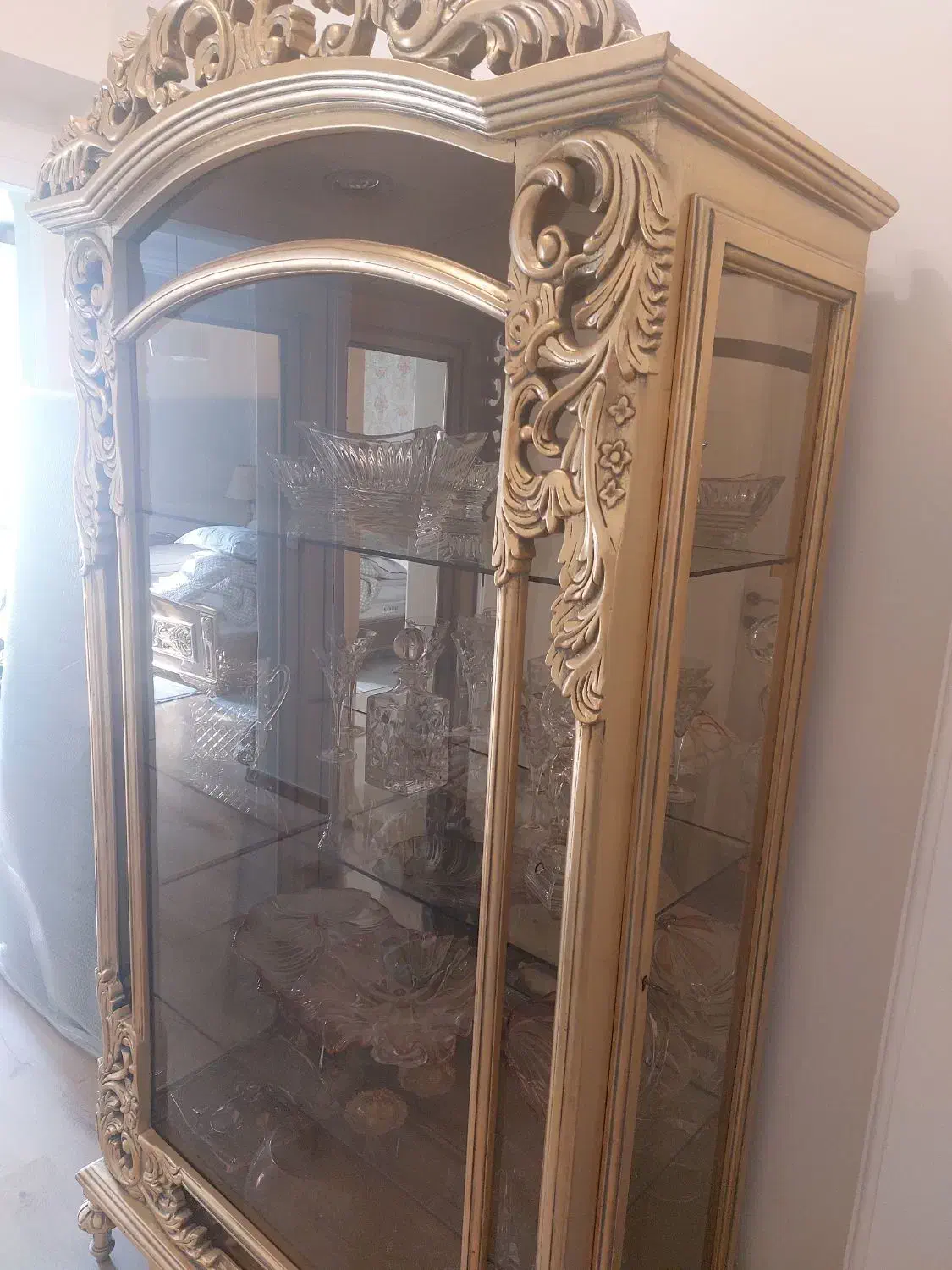 ویترین ورق طلا، تمیز و بدون ایراد|بوفه، ویترین، کنسول|تهران, سید خندان (جلفا)|دیوار