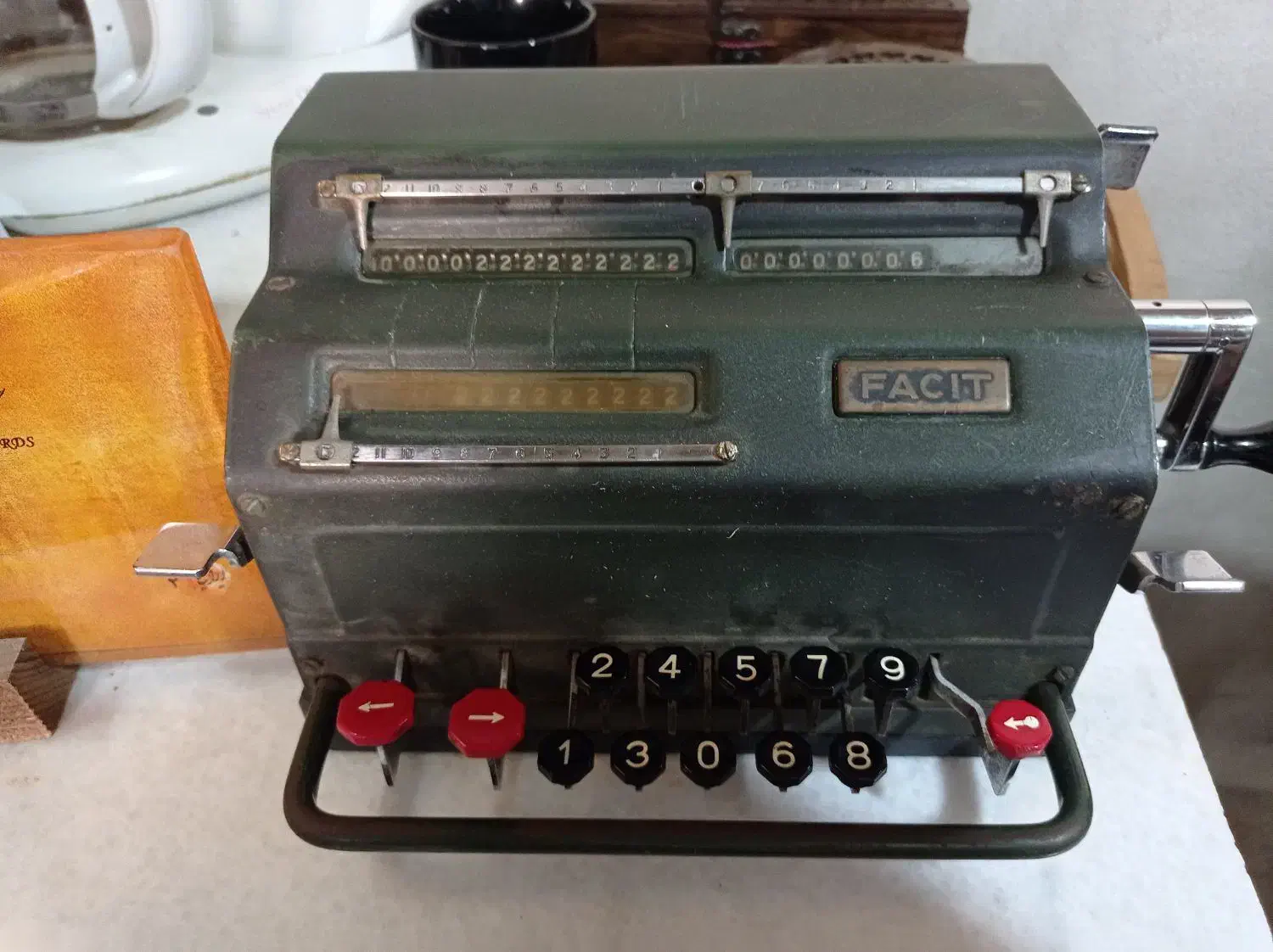 ماشین حساب عتیقه|کلکسیون اشیاء عتیقه|شیراز, بعثت|دیوار