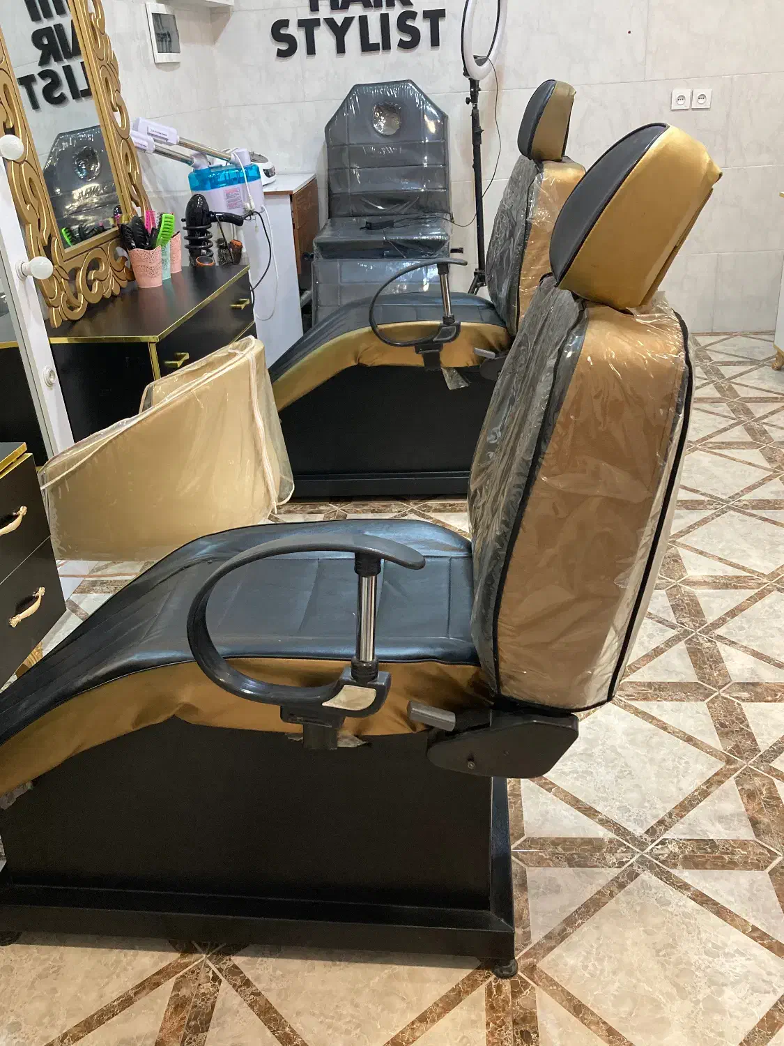 آیینه و کنسول در حد نو|آرایشگاه و سالنهای زیبایی|ورامین, خورین|دیوار