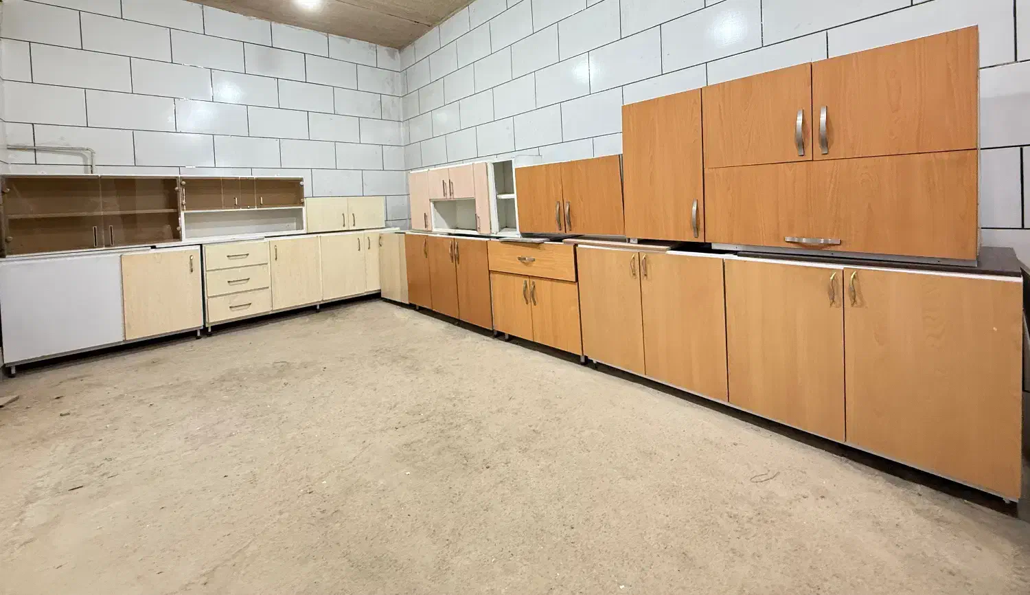 چنددست کابینت درحد نونو|مصالح و تجهیزات ساختمان|شهرکرد, |دیوار