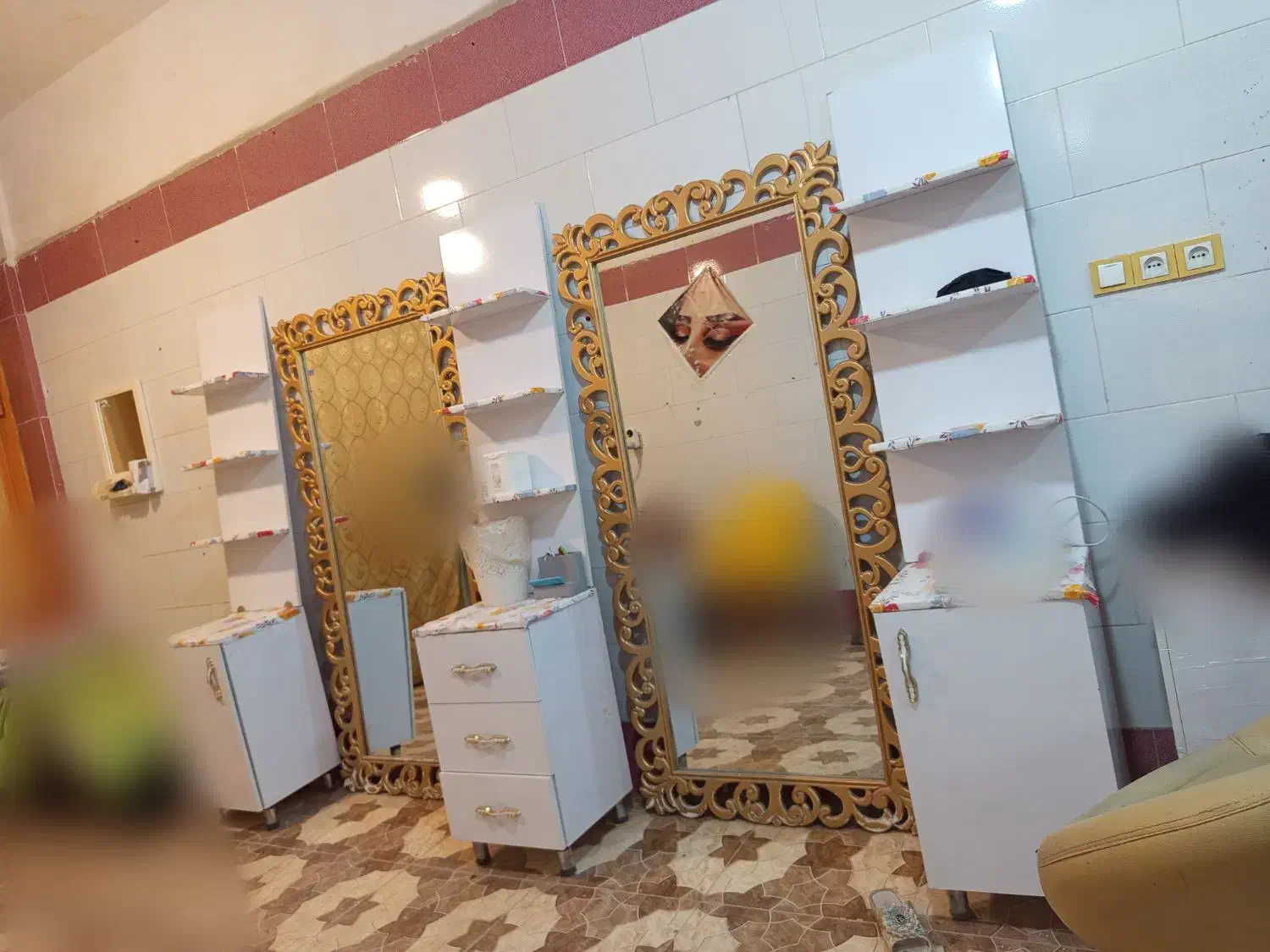 ست دکور آرایشگاه با دوتا صندلی اصلاح|آرایشگاه و سالن‌های زیبایی|ایرانشهر, |دیوار