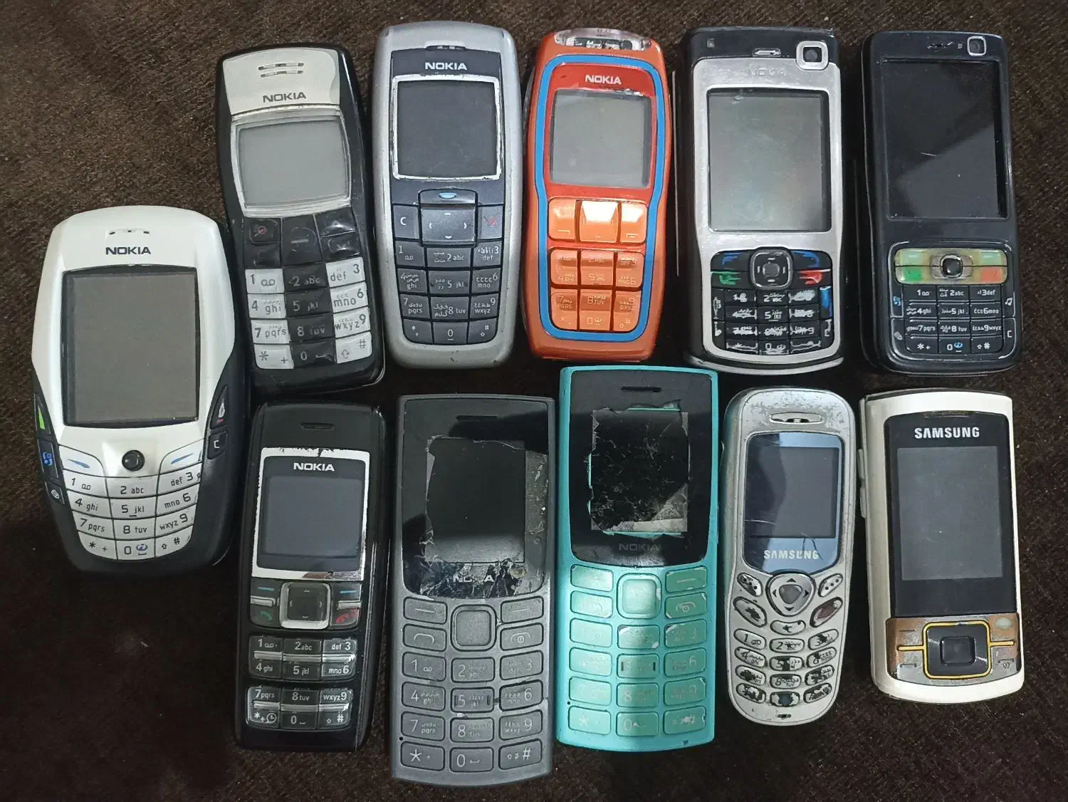 گوشی های کلکسیونی همش یه جا 4 تومن|موبایل|همدان, |دیوار