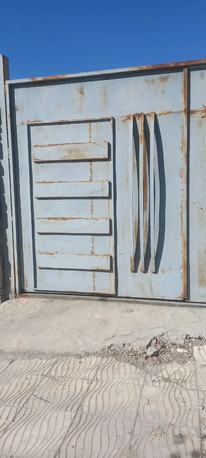 درب کارگاه .|مصالح و تجهیزات ساختمان|بافت, |دیوار