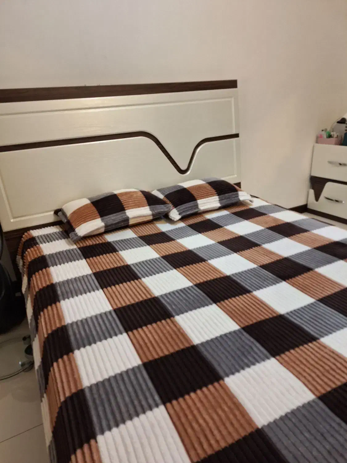 سرویس خواب دو نفره|تخت و سرویس خواب|شهرضا, |دیوار