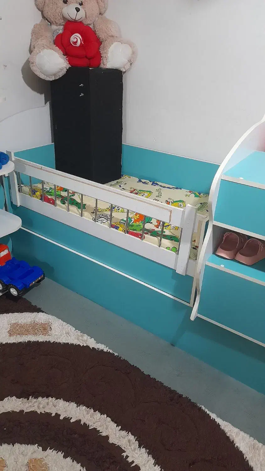 تخت و کمد لباس بچه|اسباب و اثاث بچه|چناران, |دیوار