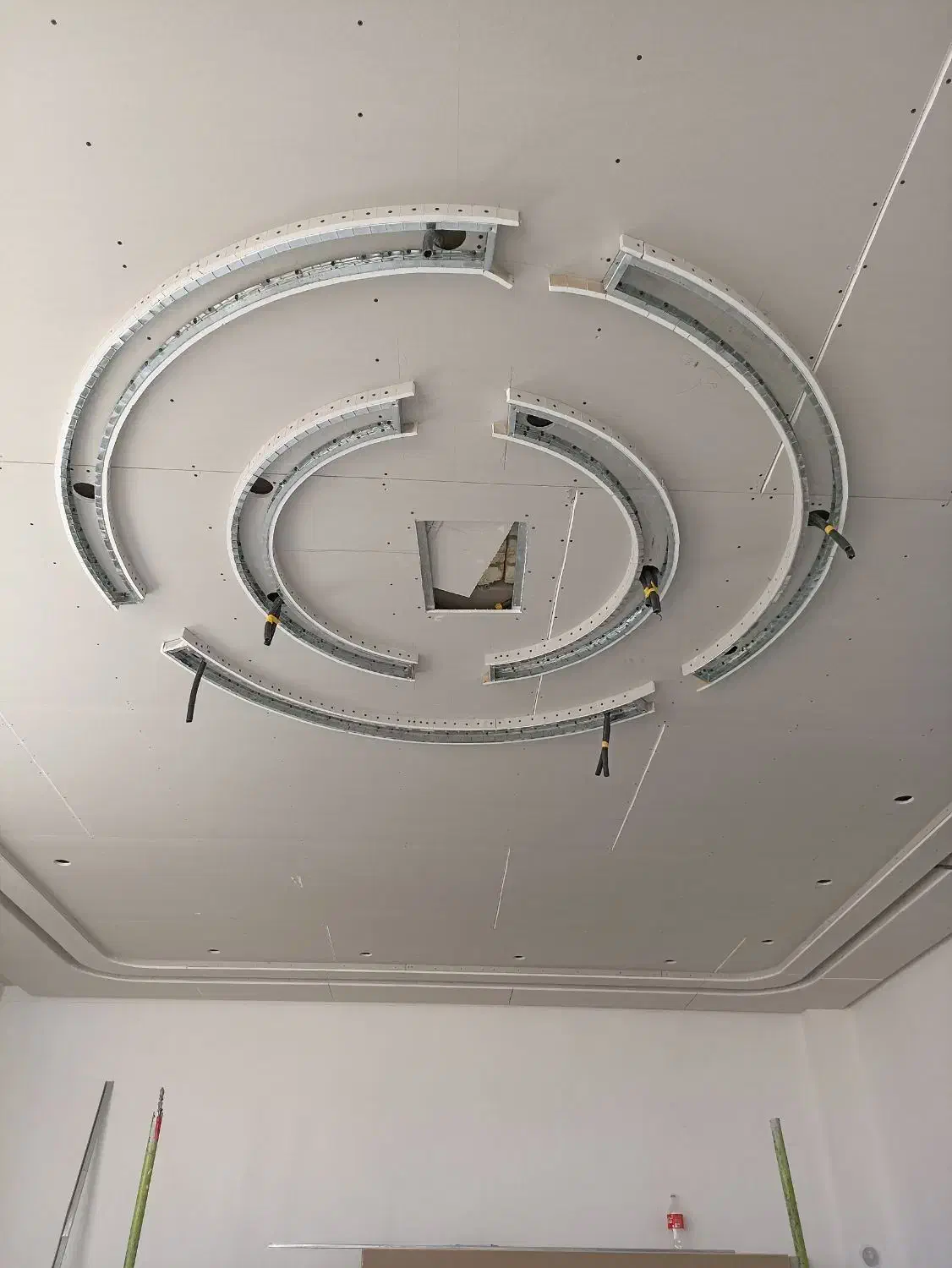 به یک شاگرد ساده یا نیمه ماهر نیازمندیم|استخدام معماری، عمران و ساختمانی|سبزوار, پاسداران|دیوار