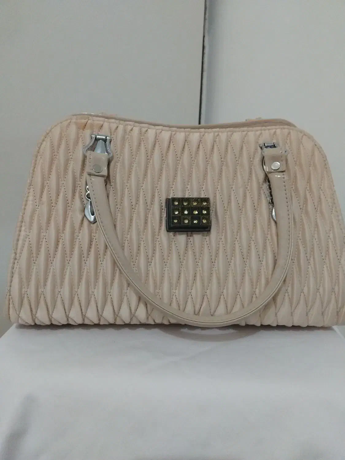 کیف|کیف، کفش، کمربند|طبس, |دیوار