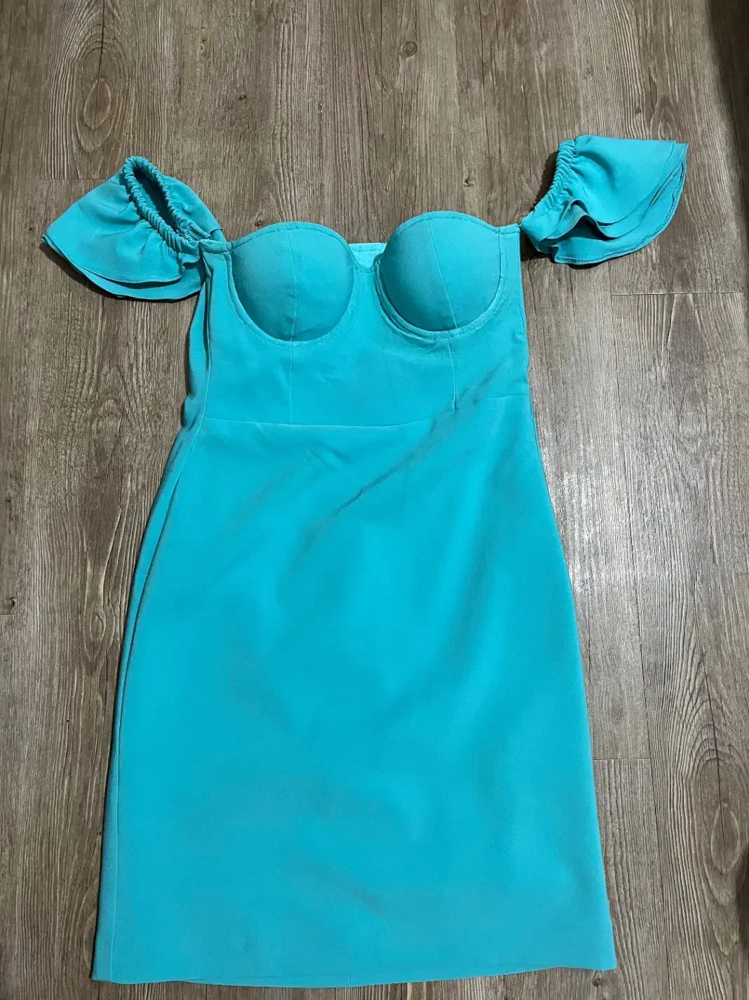 لباس مجلسی|لباس|شاهین‌شهر, حافظ جنوبی|دیوار