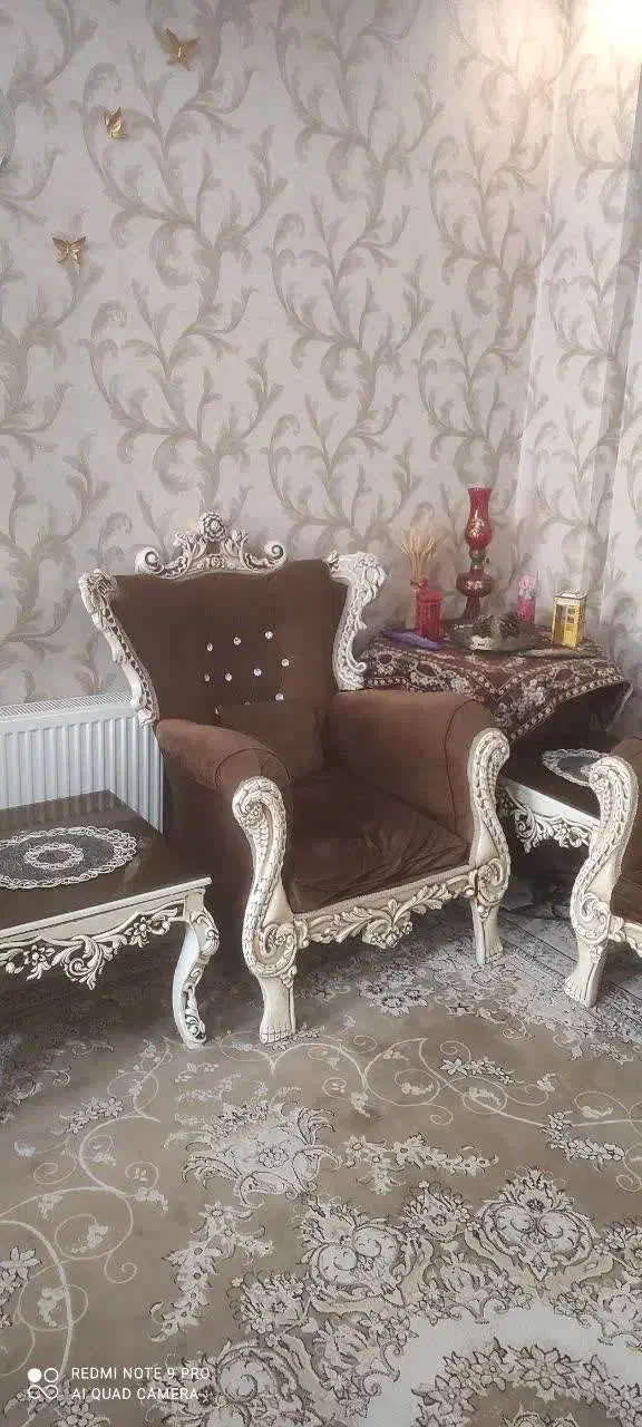 مبل هفت نفره همراه با جلو مبلی و دو میز عسلی|مبلمان خانگی و میز عسلی|اسلامشهر, شهرک مصطفی خمینی|دیوار