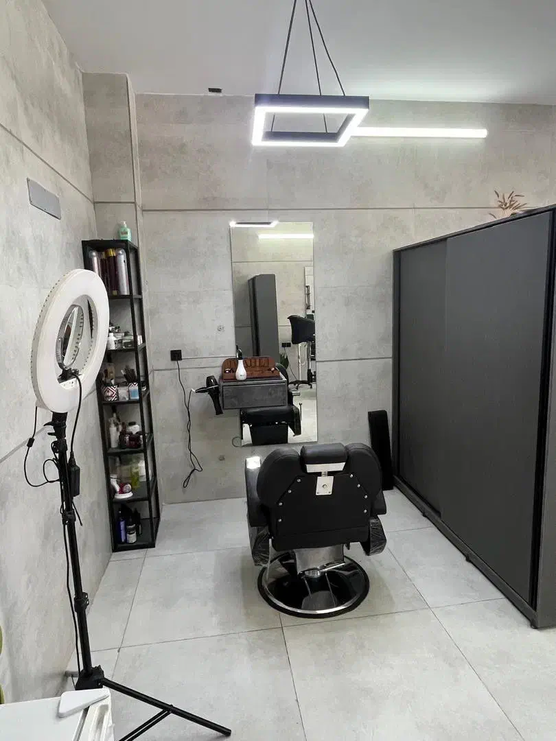 نیازمند یک آرایشگر حرفه ای و یک شاگرد|استخدام درمانی، زیبایی، بهداشتی|اصفهان, شیخ طوسی|دیوار