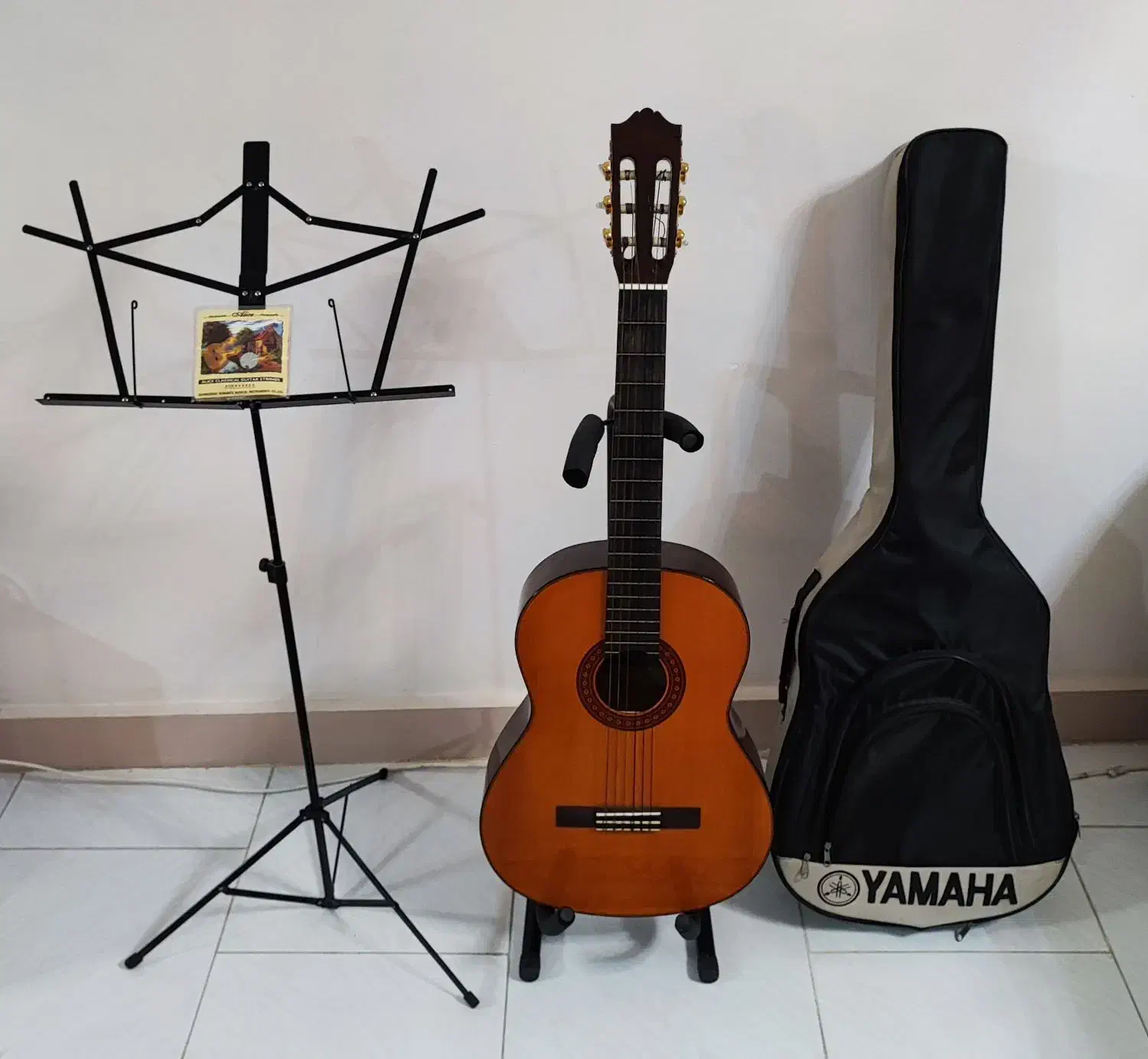 گیتار YAMAHA C70|گیتار، بیس، امپلیفایر|گرگان, |دیوار