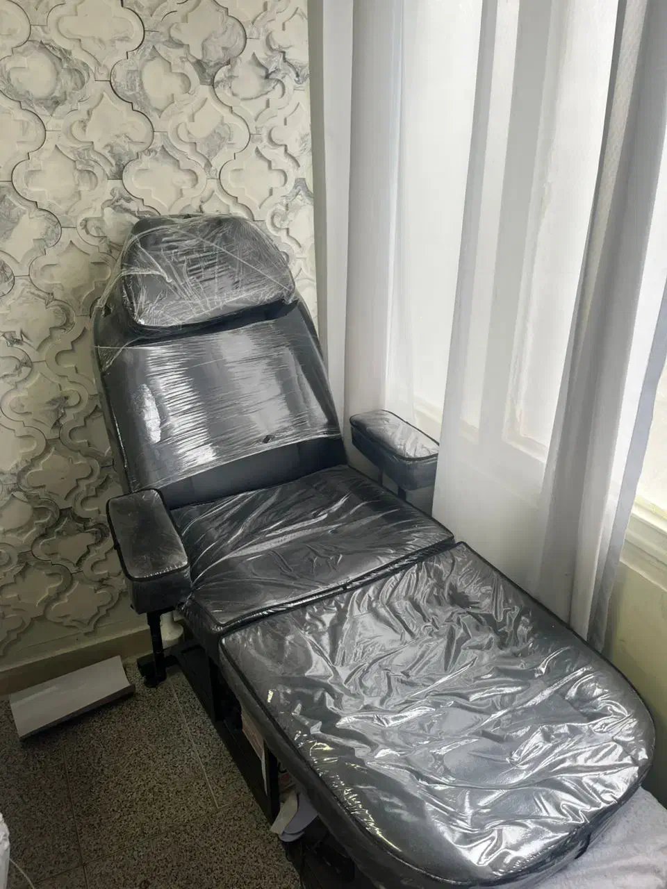 تخت مژه میز ناخن صندلی|آرایشگاه و سالن‌های زیبایی|تهران, عباس‌آباد|دیوار