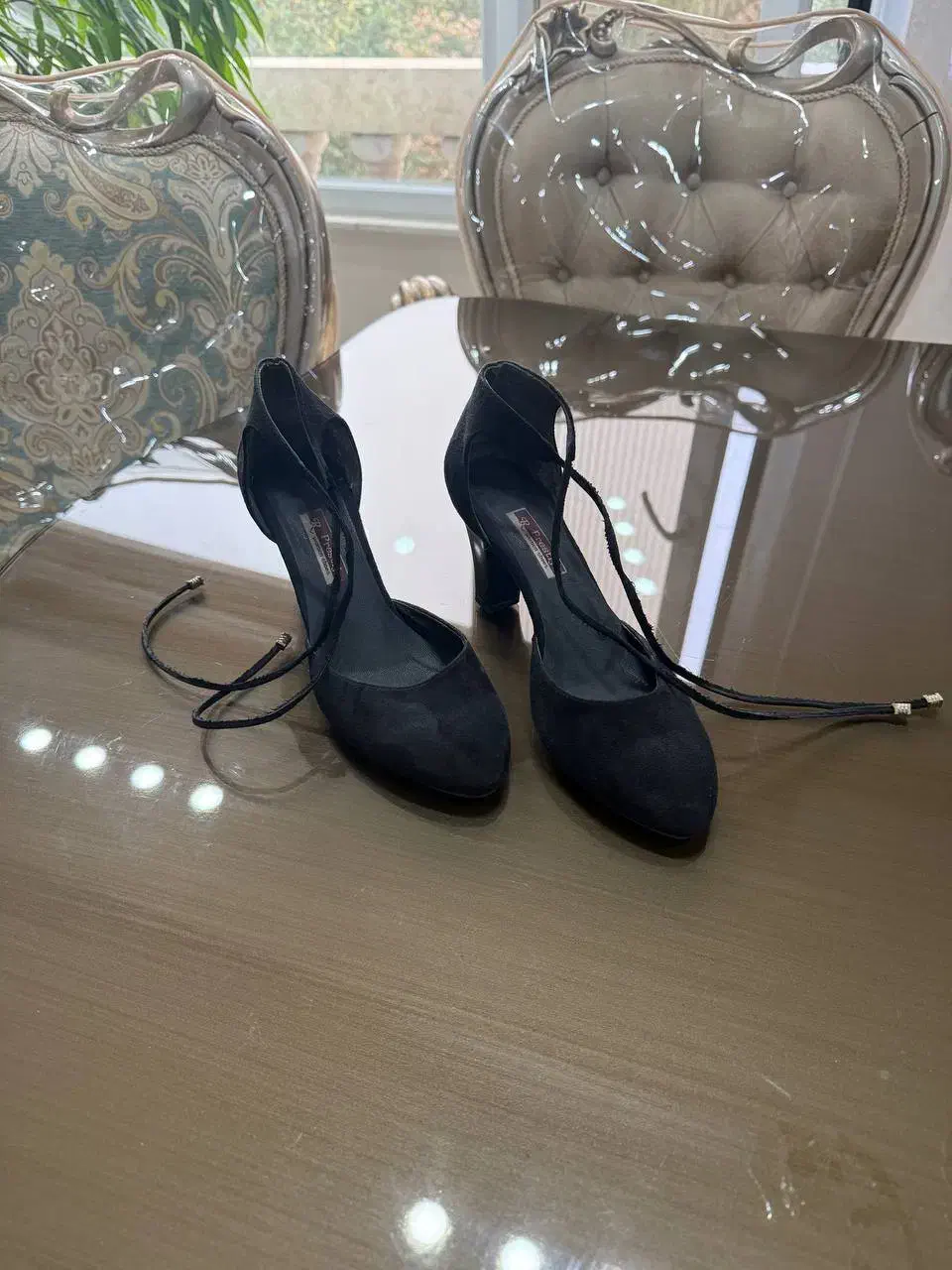 پاشنه بلند|کیف، کفش، کمربند|رشت, امین الضرب|دیوار