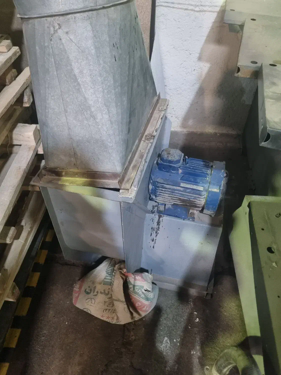 هواکش ساتروفیوژ|پنکه و تصفیه‌کنندهٔ هوا|قدس, شهر‌قدس|دیوار