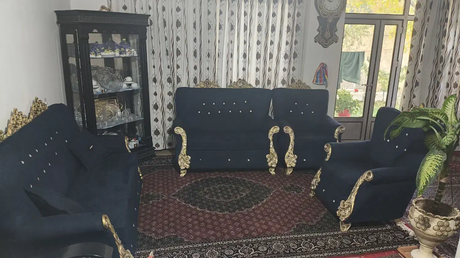 یک دست مبل در حد نو|مبلمان خانگی و میز عسلی|صائین قلعه, |دیوار