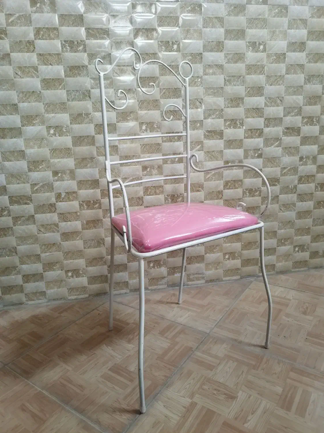 صندلی کودک فرفورژه|صندلی و نیمکت|سمنان, |دیوار