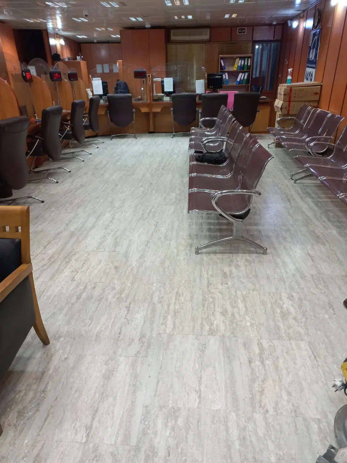 اعتمادی هستم نصاب پارکت،قرنیز،کفپوش با ۵ سال ضمانت|خدمات پیشه و مهارت|رشت, رشتیان|دیوار