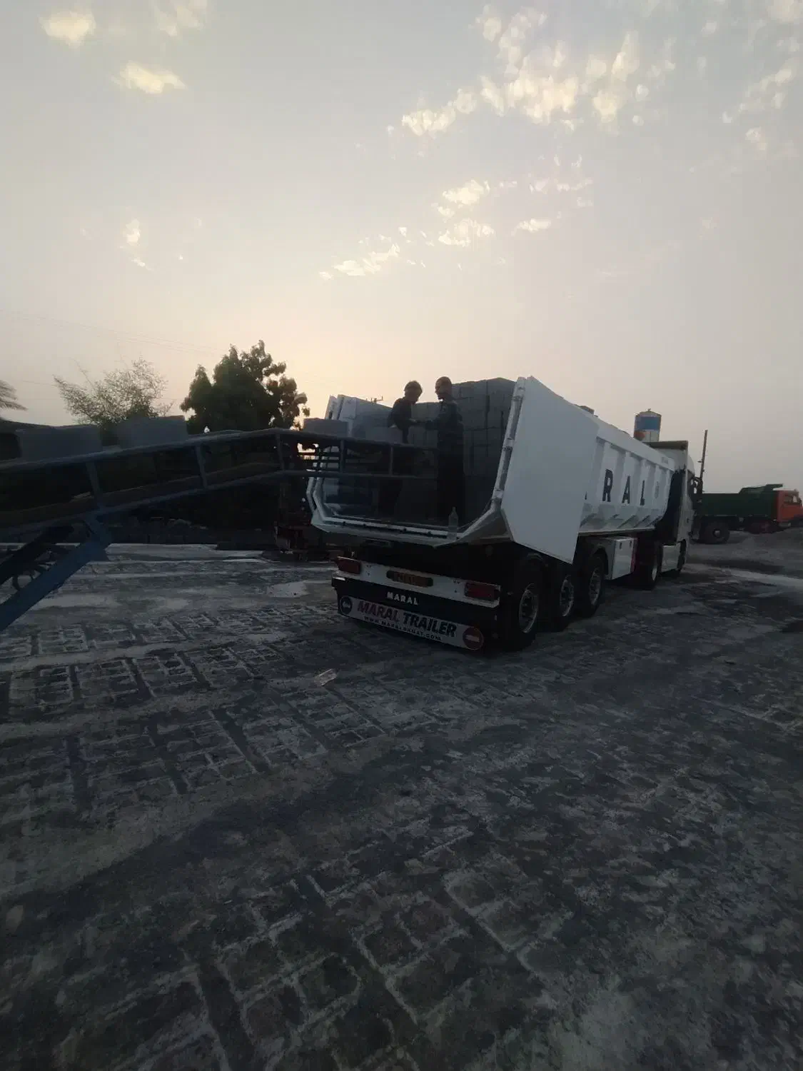 نیاز کارگر بلوک زن|استخدام معماری، عمران و ساختمانی|میناب, |دیوار