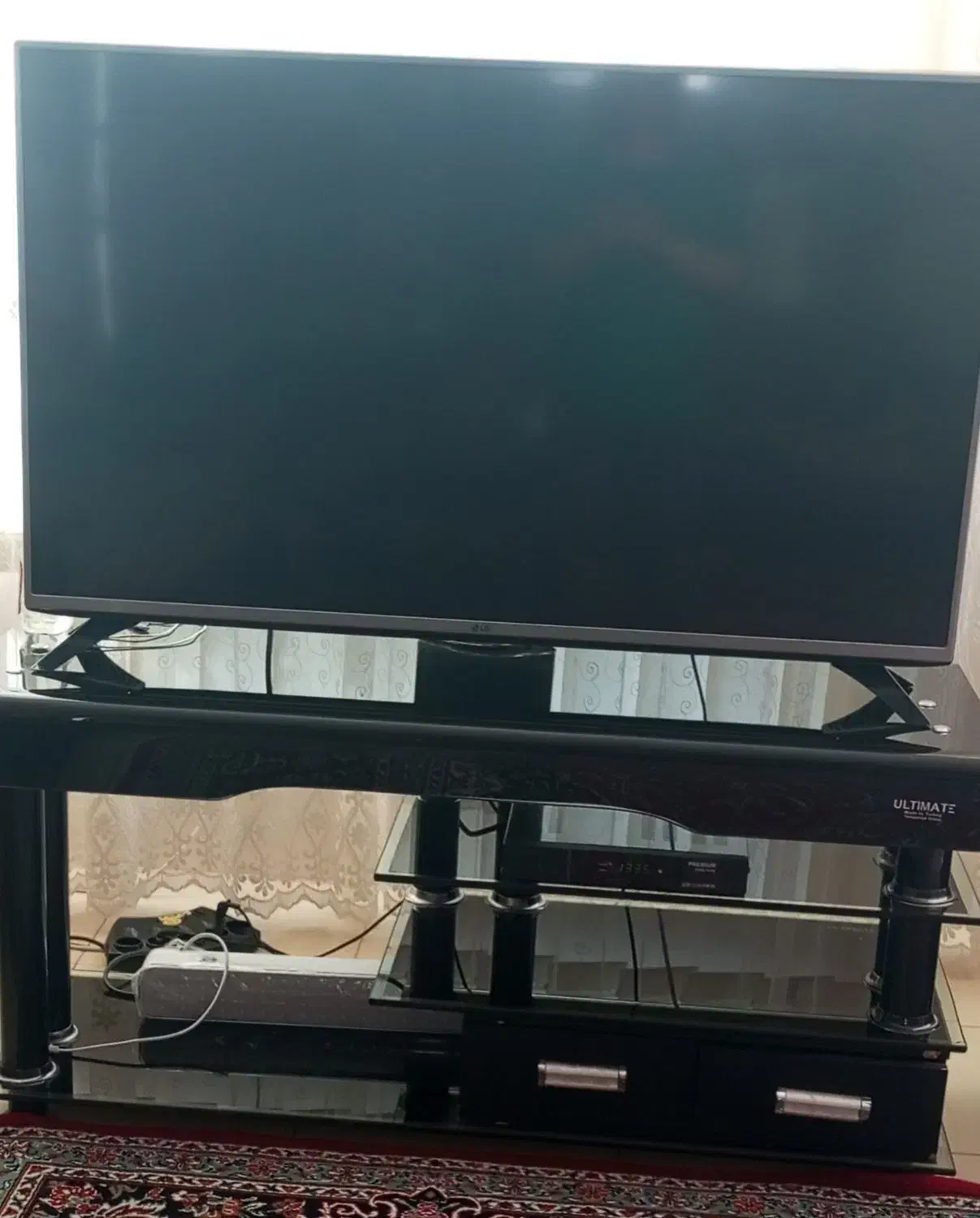 یک عدد میز شیشه ی تمیز به فروش میرسد|میز تلویزیون|شاهین‌شهر, فیض|دیوار