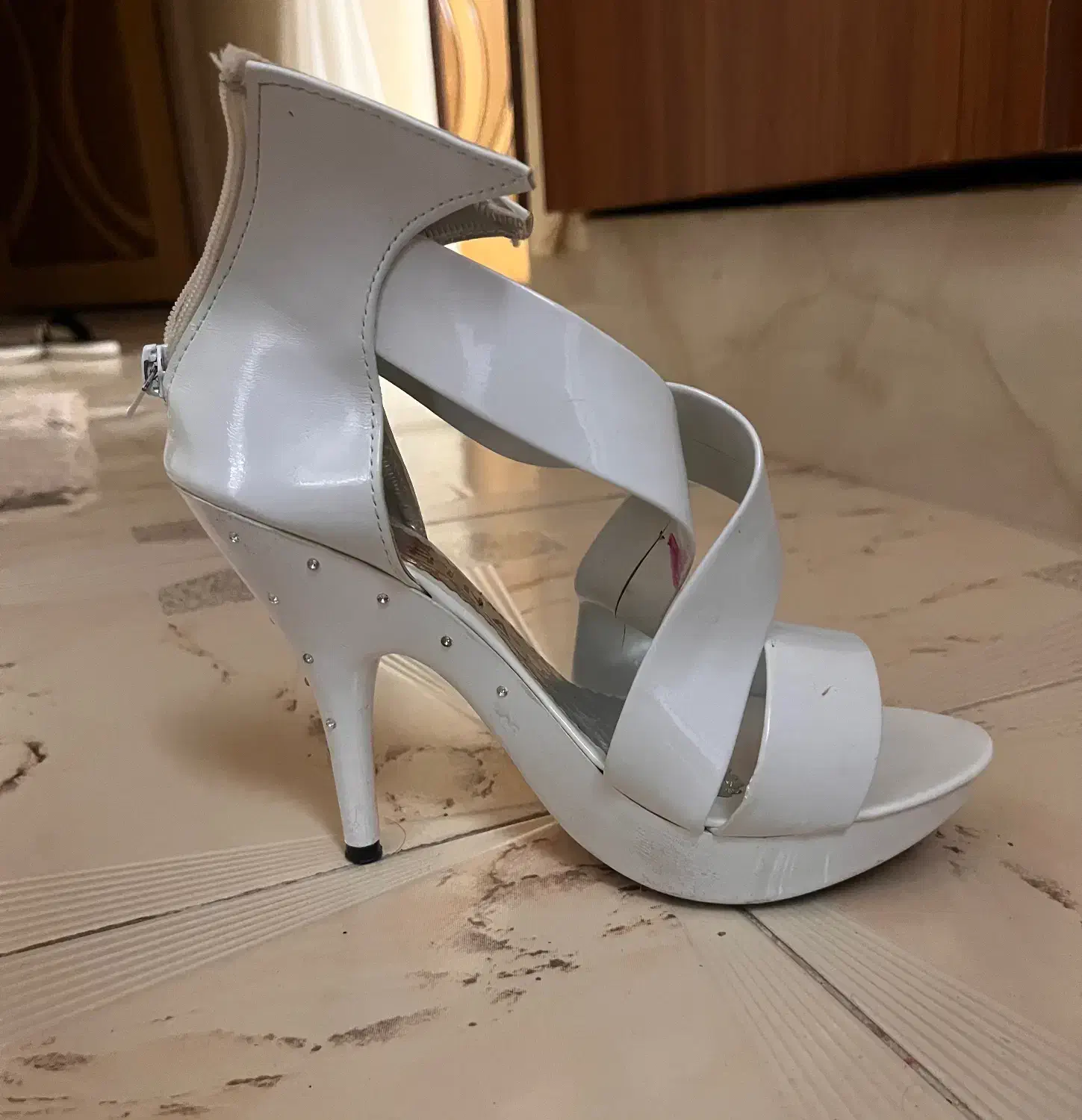 کفش مجلسی سفید|کیف، کفش، کمربند|برخوار, |دیوار