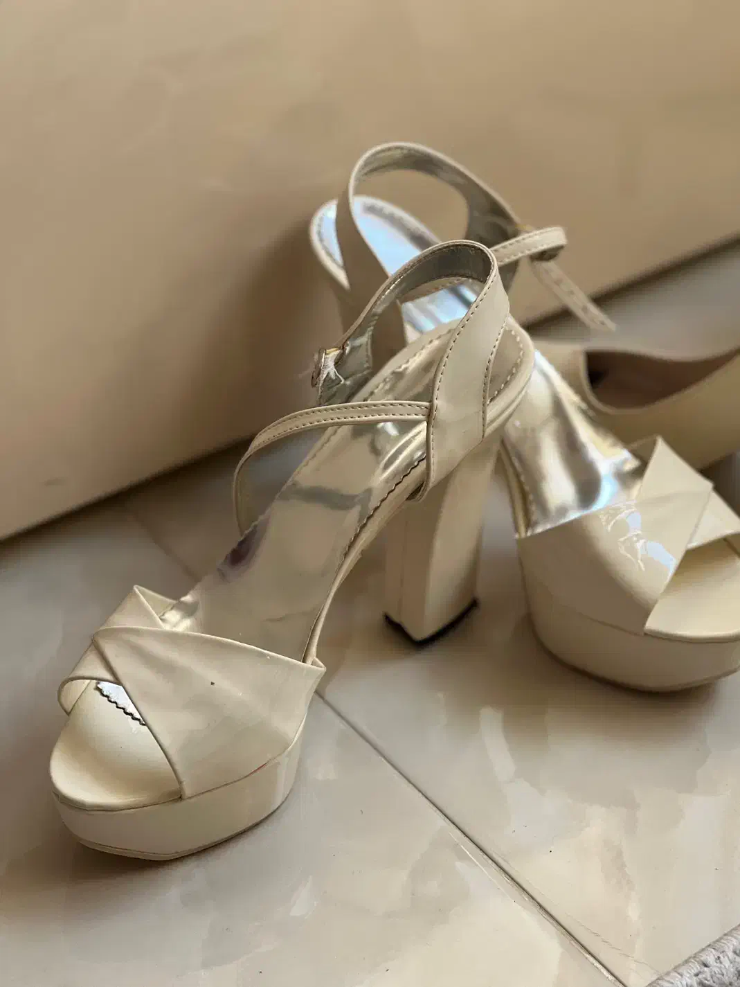 کفش مجلسی|کیف، کفش، کمربند|قائم‌شهر, |دیوار