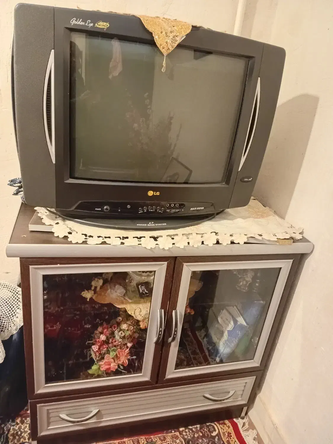 تلویزیون|تلویزیون و پروژکتور|بهار, |دیوار