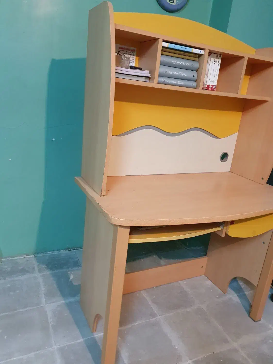 میز تحریر|میز تحریر و کامپیوتر|نیشابور, شهرک فرهنگیان|دیوار