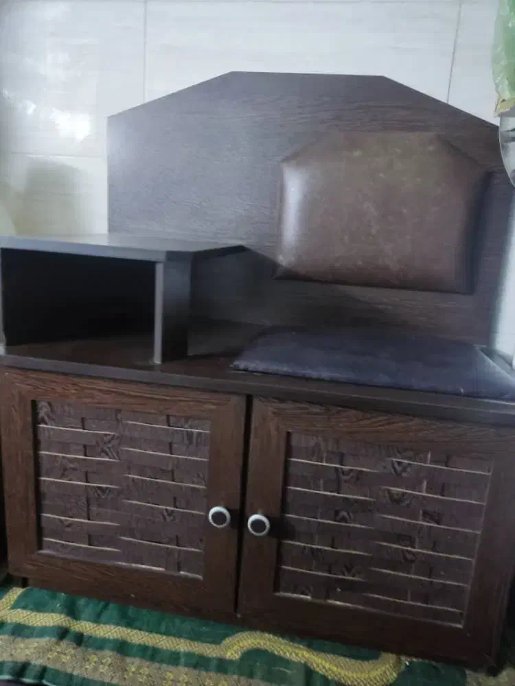 میز تلفن جادار سالم و شیک|میز تلفن|شیراز, فرهنگ شهر|دیوار