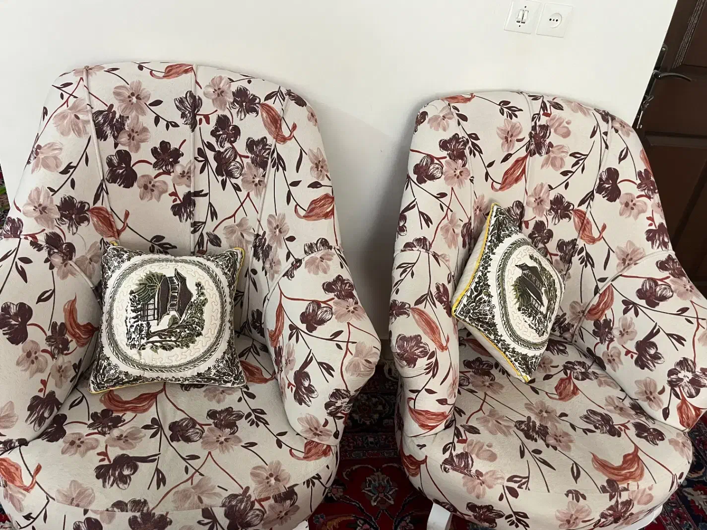 تعداد ۲ عدد قیمت یک تومن|مبلمان خانگی و میز عسلی|سبزوار, هویزه|دیوار