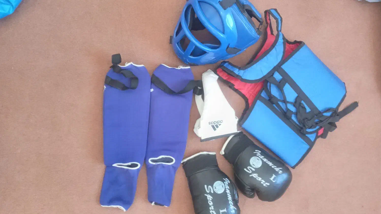 باسلام لباس ورزشی بکس قیمت یکو سیصدهزار|تجهیزات ورزشی|ماهیدشت, |دیوار