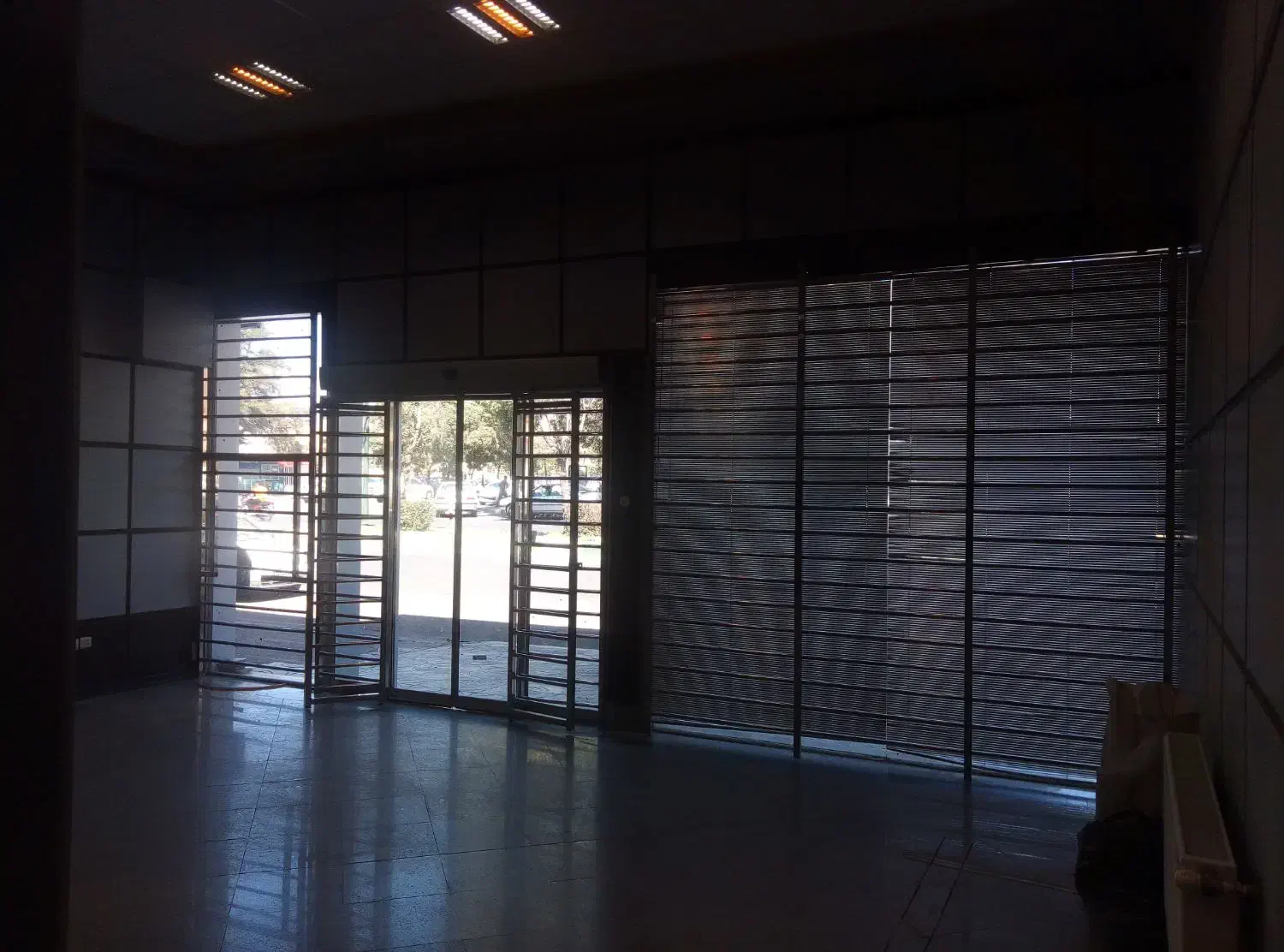 اجاره مغازه تجاری ۲۵۰ متر|اجارهٔ مغازه و غرفه|زنجان, |دیوار