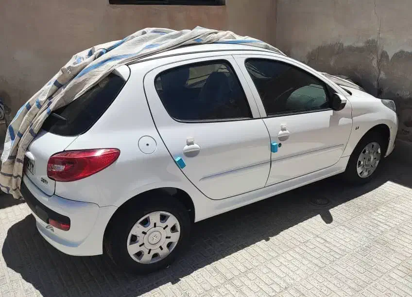 پژو ۲۰۷i سقف فلز دستی با موتور TU5 پلاس مدل ۱۴۰۴|خودرو سواری و وانت|شهرضا, |دیوار