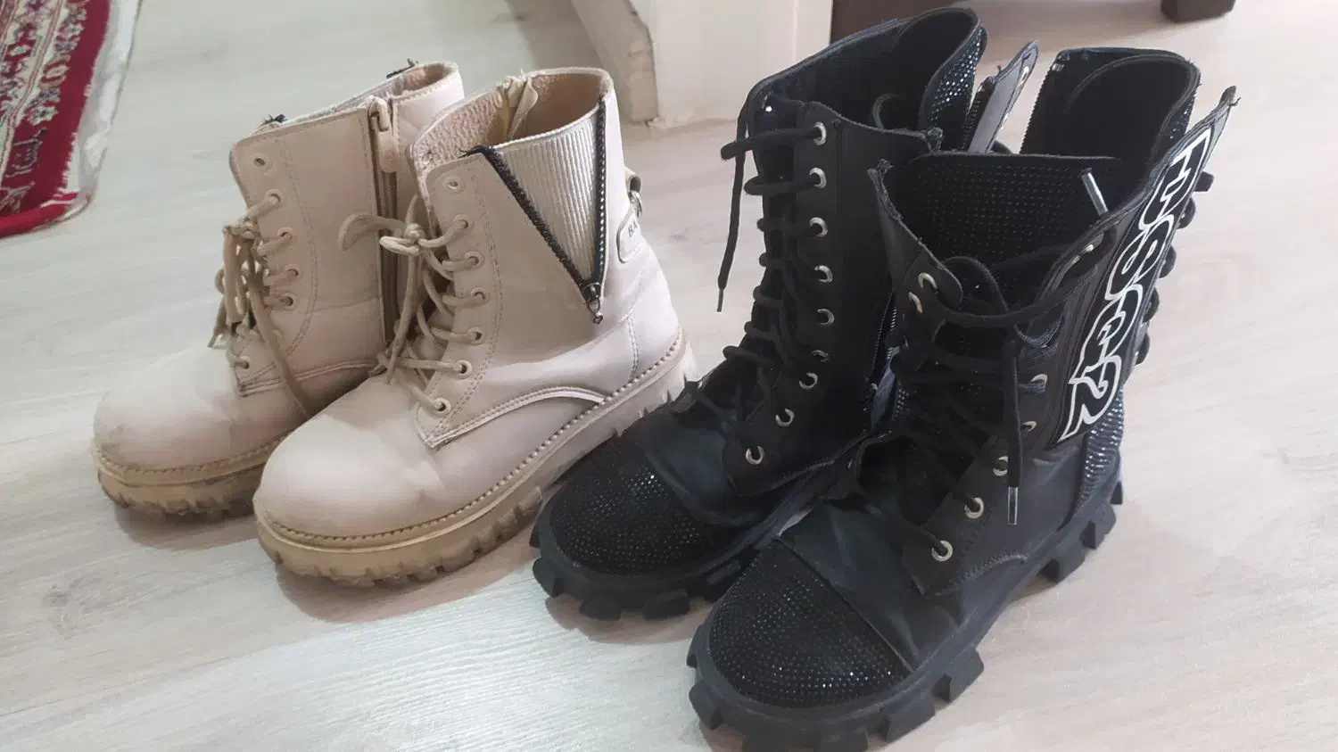 فروش کفش|کیف، کفش، کمربند|خوی, |دیوار