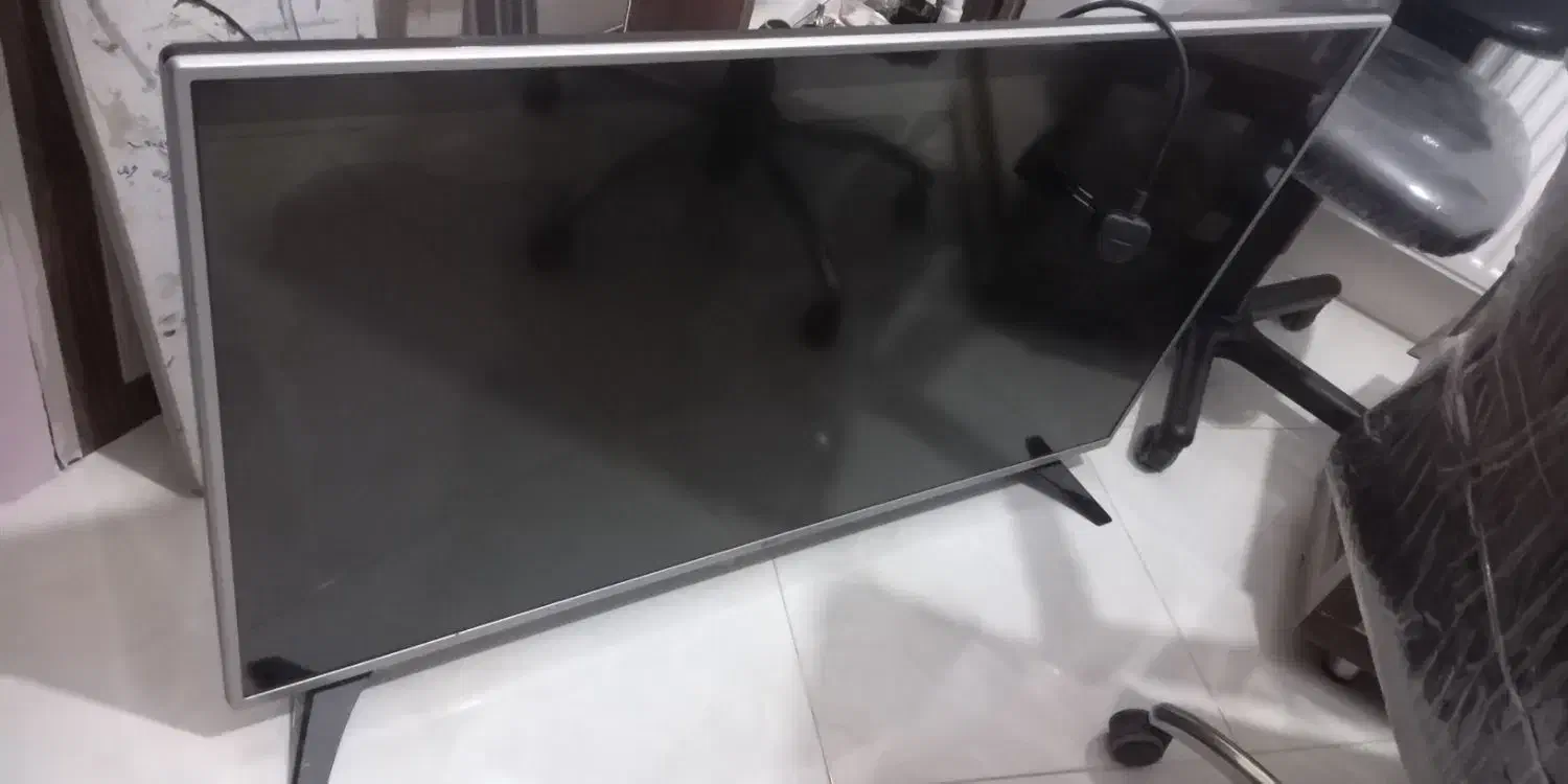 ال ای دی 49اینچ ال جی صفحه ضربه خورده|تلویزیون و پروژکتور|گلبهار, شهر جدید گلبهار|دیوار