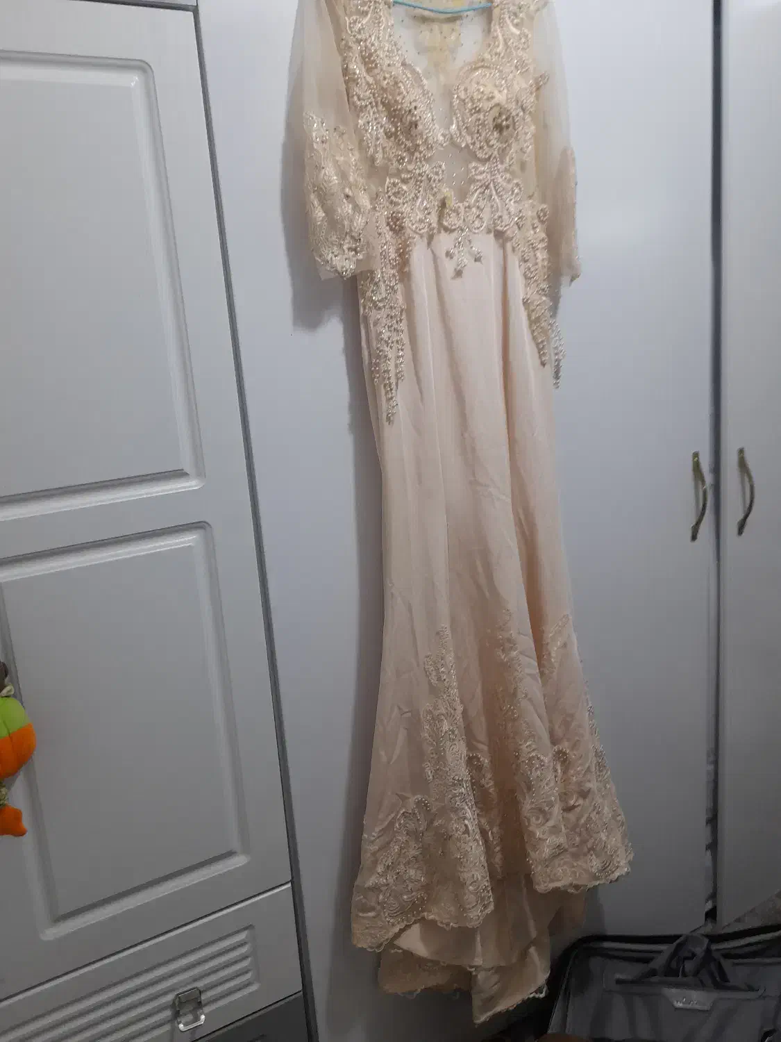 لباس مجلسی|لباس|پیشوا, |دیوار