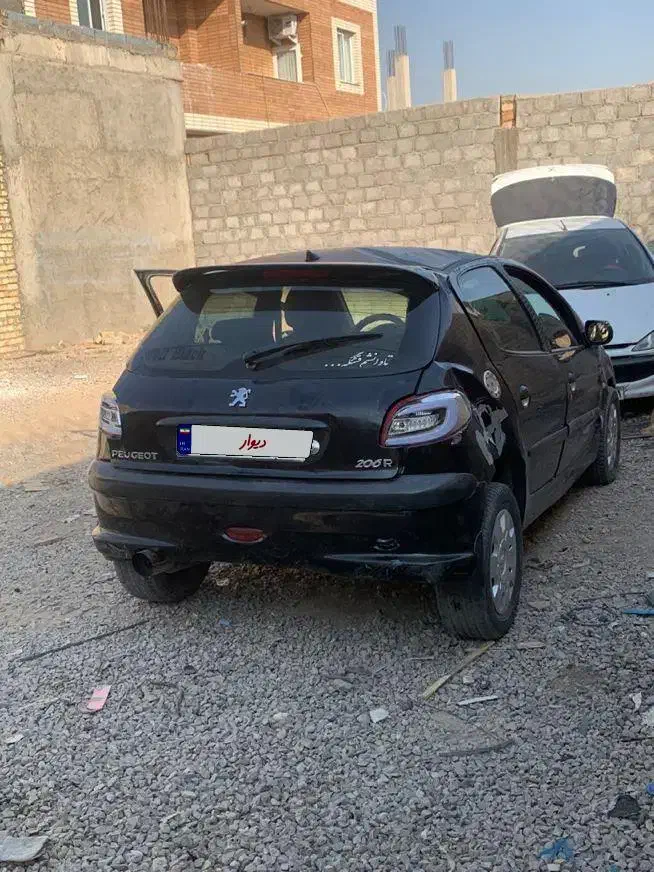 ۲۰۶ مدل۸۱ تصادفی|خودرو سواری و وانت|لنجان, |دیوار