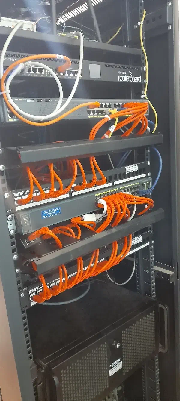 چندنفر آقا آشنا به امور پسیو و کابل کشی|استخدام رایانه و فناوری اطلاعات|تهران, ارم|دیوار