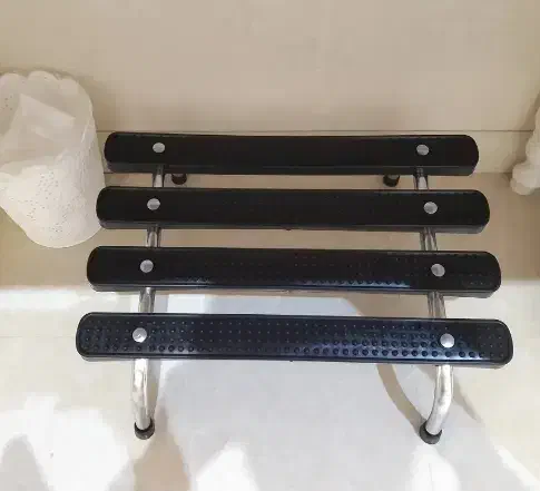 زیرپایی برای صندلی|صندلی و نیمکت|نهاوند, |دیوار